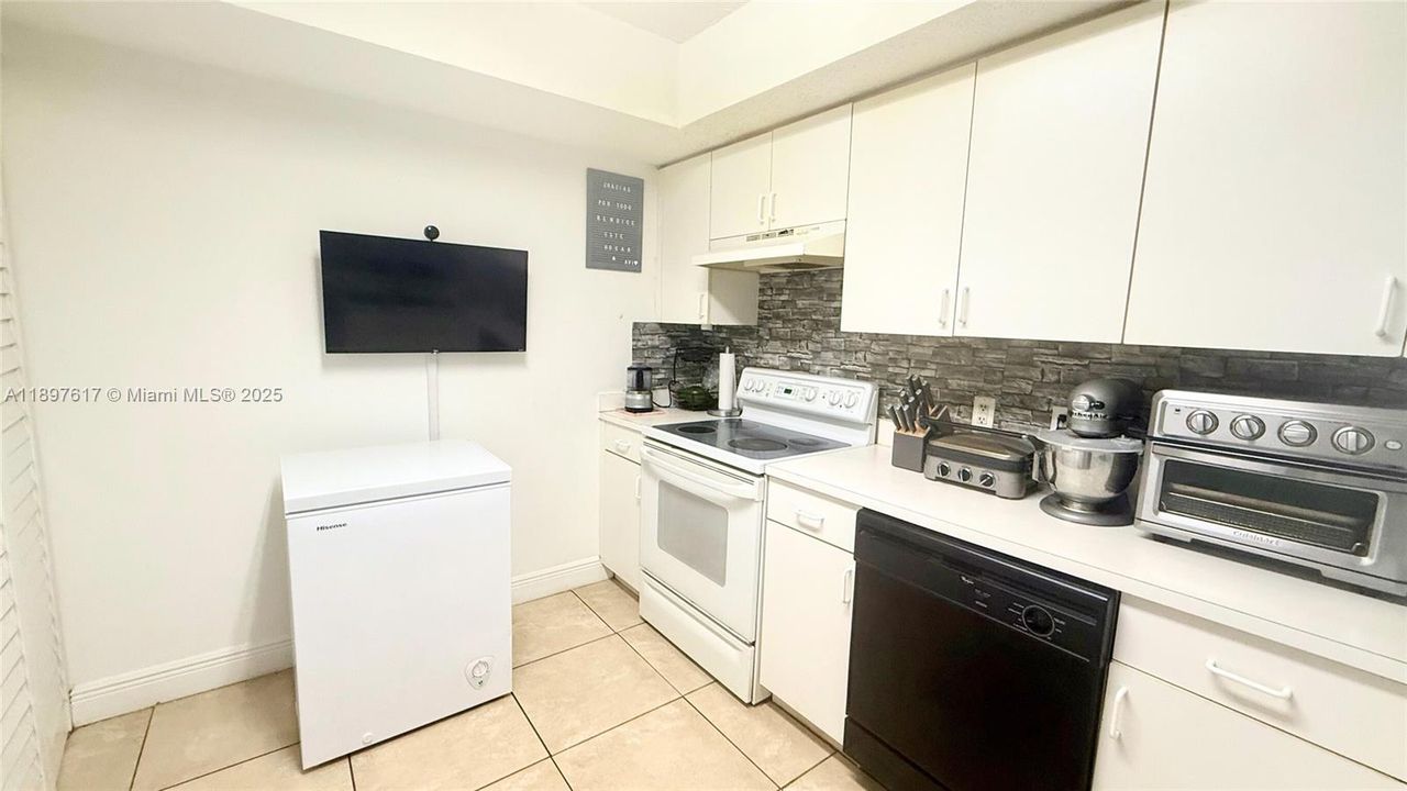 最近租的: $1,900 (1 贝兹, 1 浴室, 793 平方英尺)