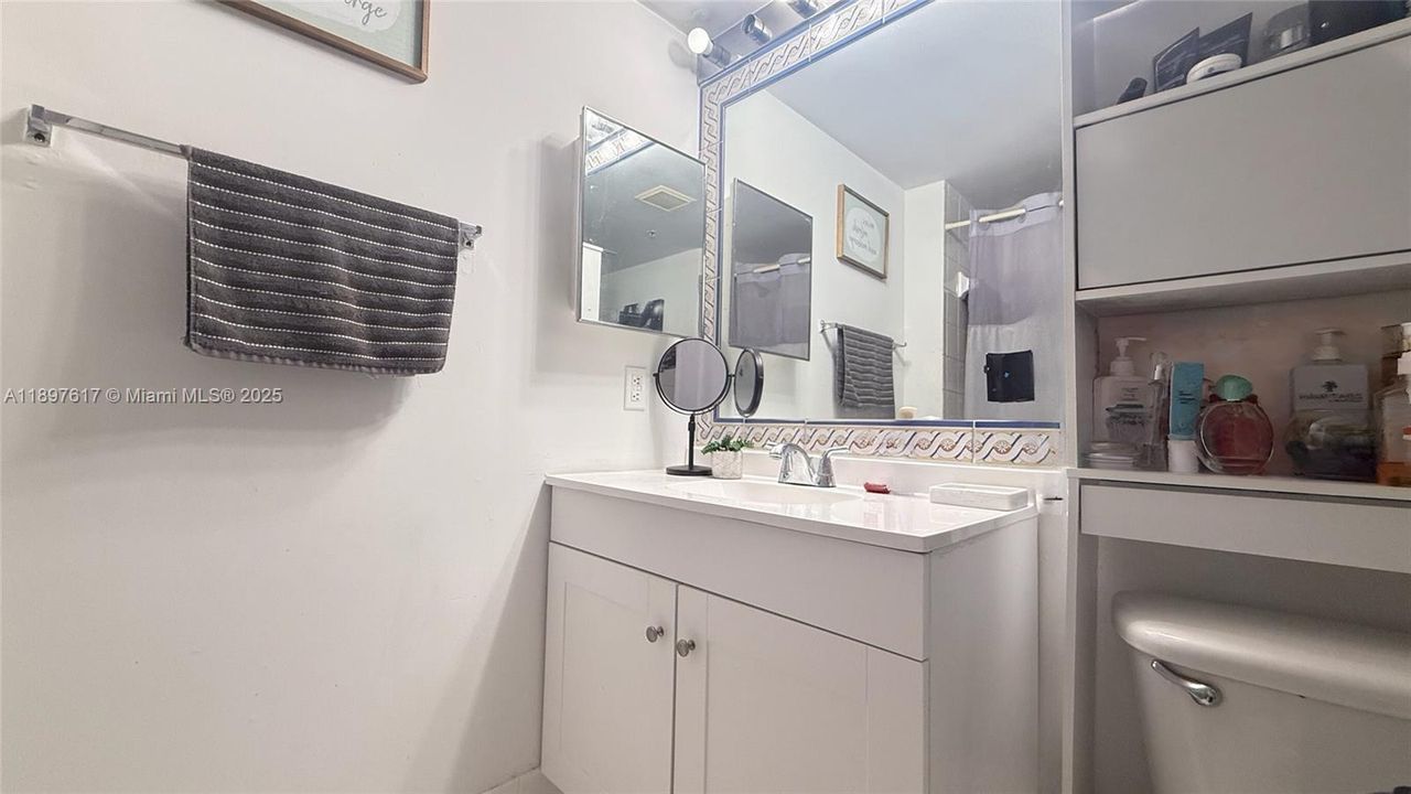 最近租的: $1,900 (1 贝兹, 1 浴室, 793 平方英尺)