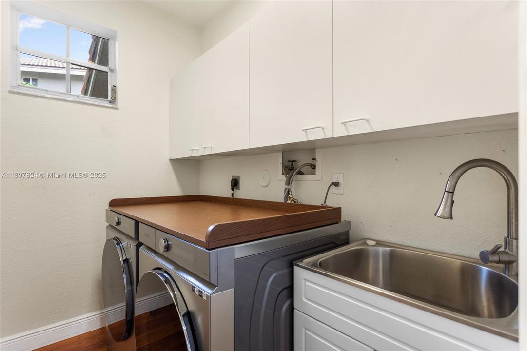 待售: $1,370,000 (5 贝兹, 3 浴室, 3552 平方英尺)