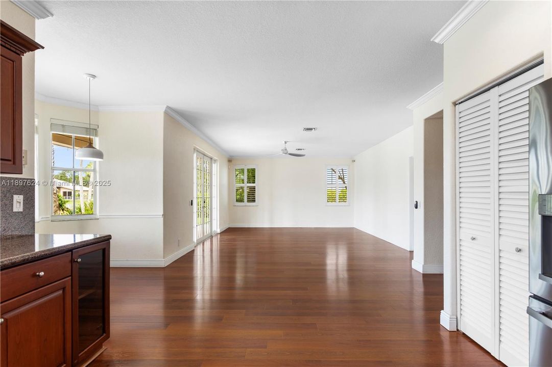 待售: $1,370,000 (5 贝兹, 3 浴室, 3552 平方英尺)