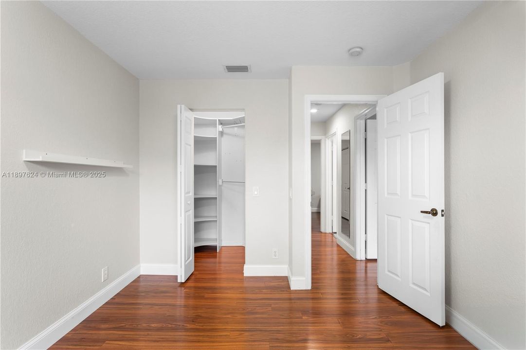 待售: $1,370,000 (5 贝兹, 3 浴室, 3552 平方英尺)