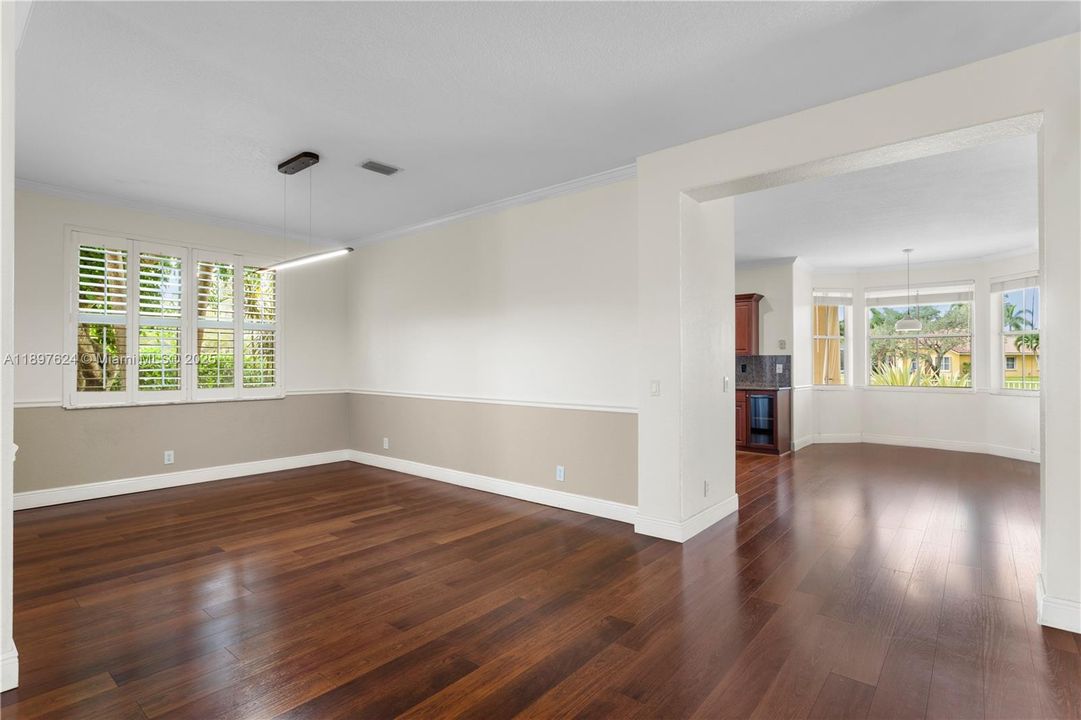 待售: $1,370,000 (5 贝兹, 3 浴室, 3552 平方英尺)