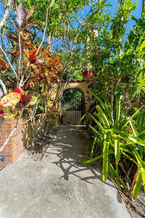 待售: $1,600,000 (4 贝兹, 3 浴室, 3084 平方英尺)