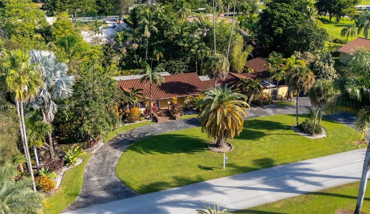 待售: $1,600,000 (4 贝兹, 3 浴室, 3084 平方英尺)