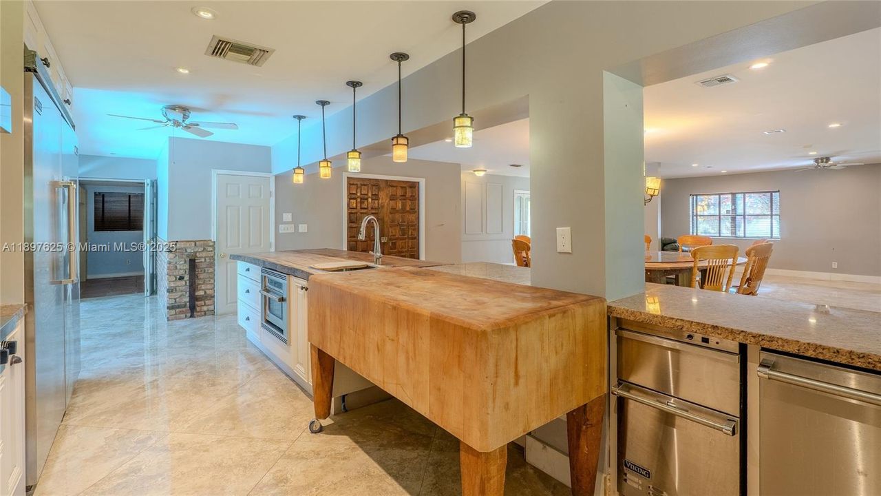 待售: $1,600,000 (4 贝兹, 3 浴室, 3084 平方英尺)