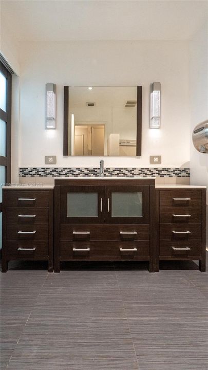 待售: $1,600,000 (4 贝兹, 3 浴室, 3084 平方英尺)