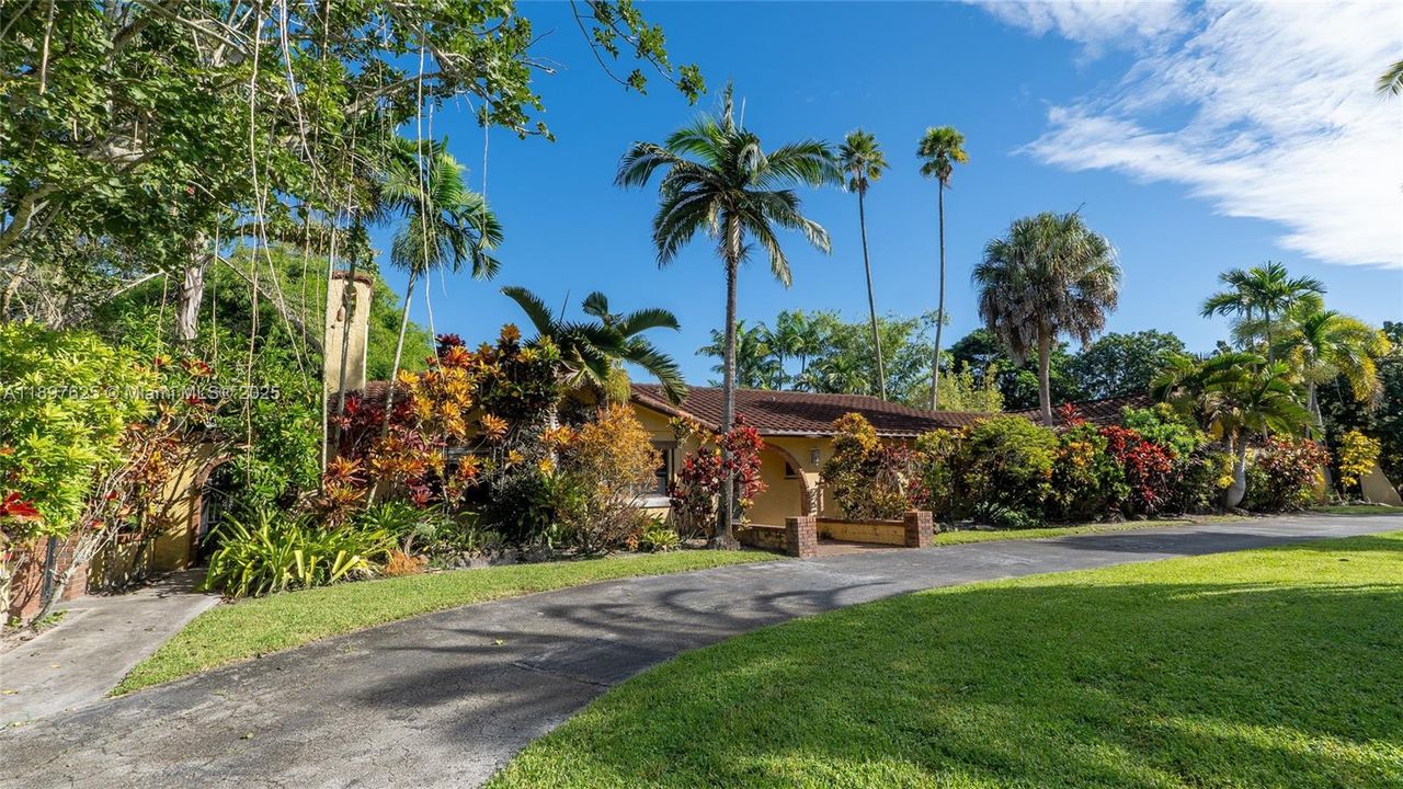 待售: $1,600,000 (4 贝兹, 3 浴室, 3084 平方英尺)