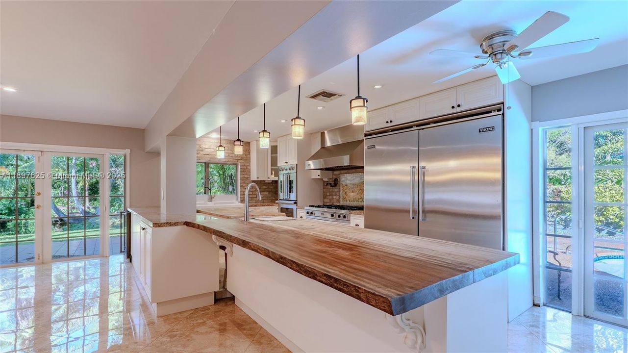 待售: $1,600,000 (4 贝兹, 3 浴室, 3084 平方英尺)