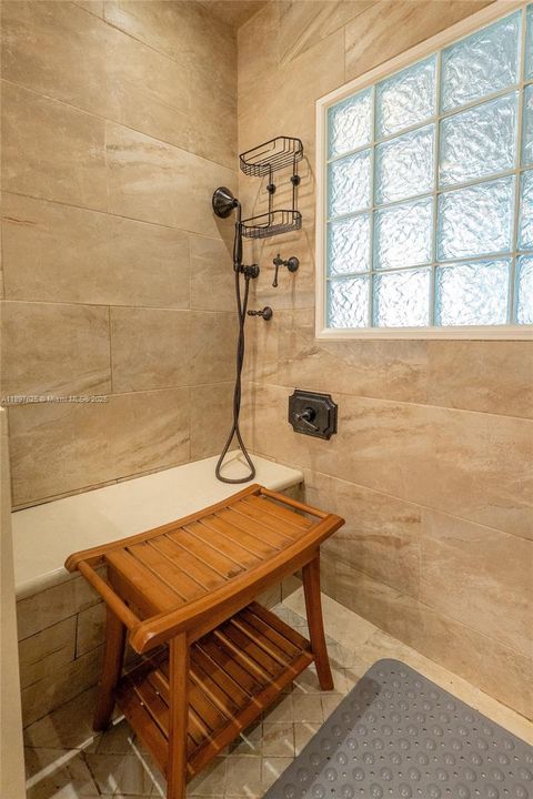 待售: $1,600,000 (4 贝兹, 3 浴室, 3084 平方英尺)