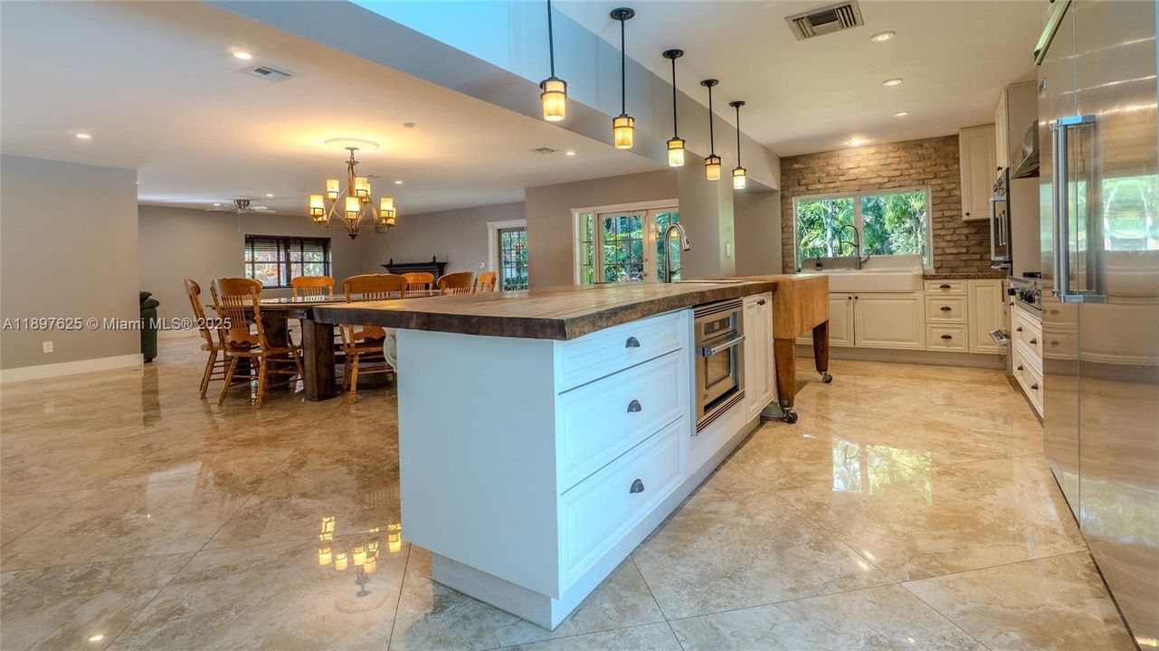 待售: $1,600,000 (4 贝兹, 3 浴室, 3084 平方英尺)