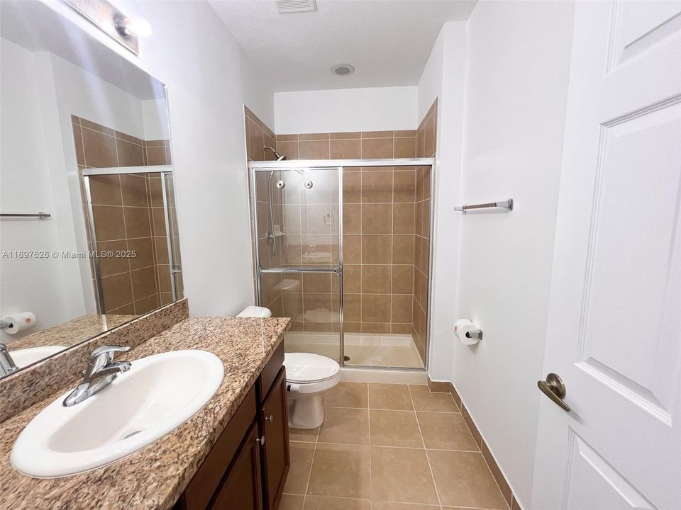 Recently Sold: $444,900 (3 beds, 3 baths, 1817 Square Feet)