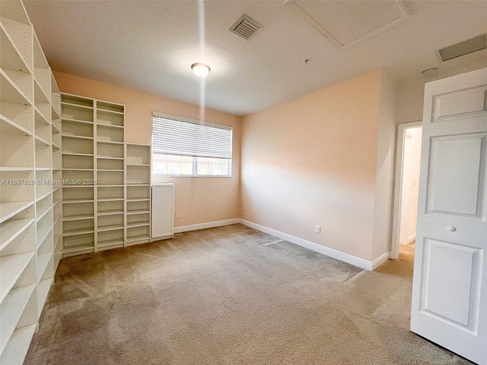 Recently Sold: $444,900 (3 beds, 3 baths, 1817 Square Feet)