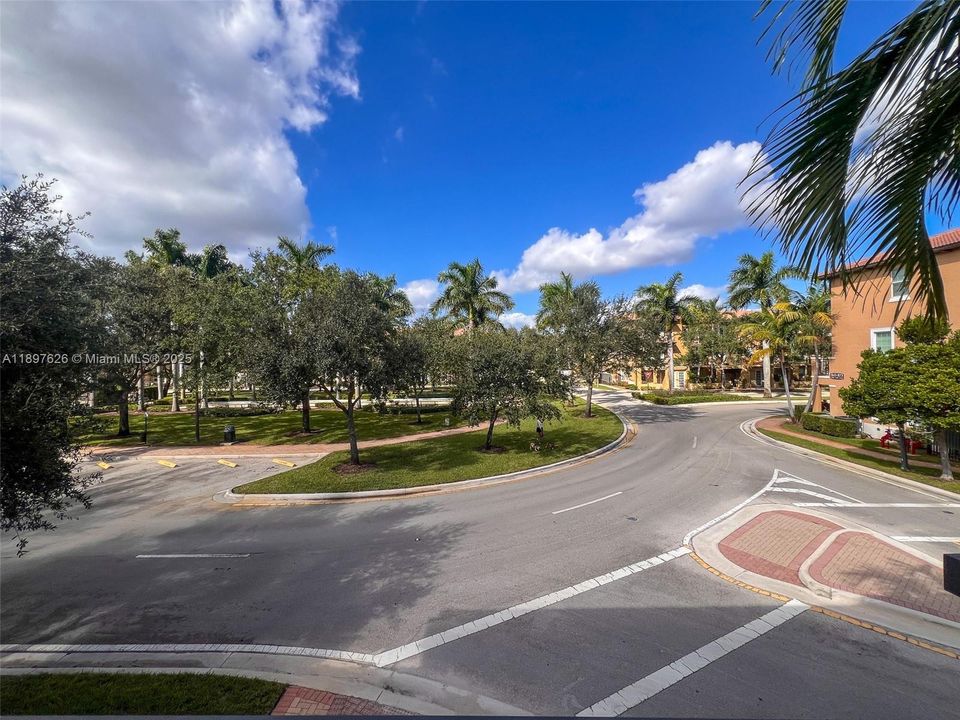 Recently Sold: $444,900 (3 beds, 3 baths, 1817 Square Feet)