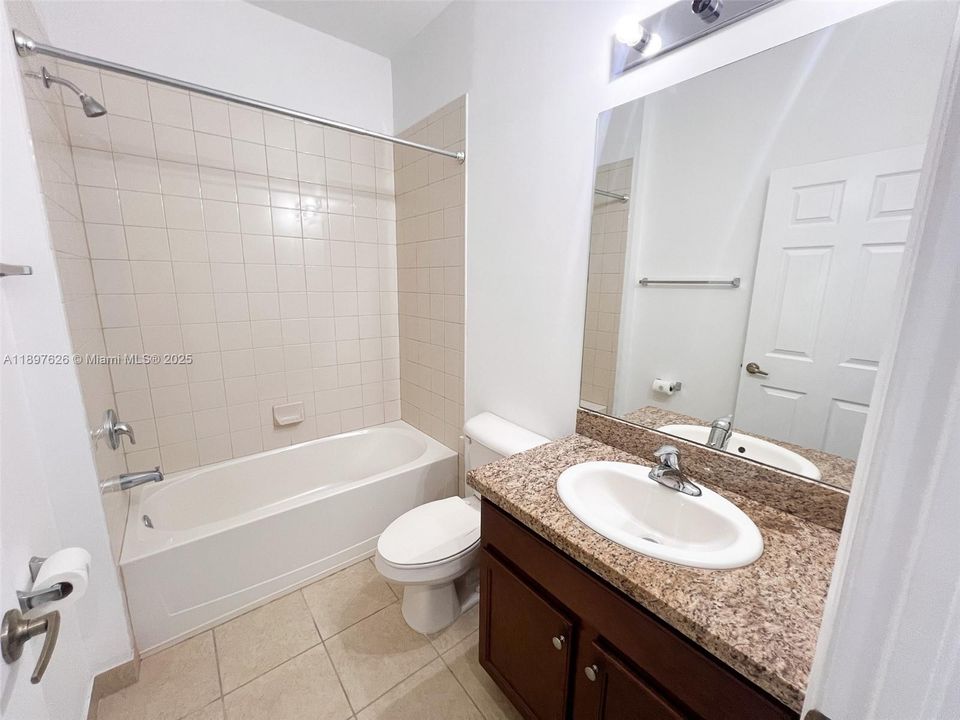 Recently Sold: $444,900 (3 beds, 3 baths, 1817 Square Feet)