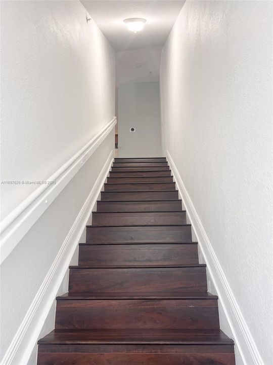 Recently Sold: $444,900 (3 beds, 3 baths, 1817 Square Feet)