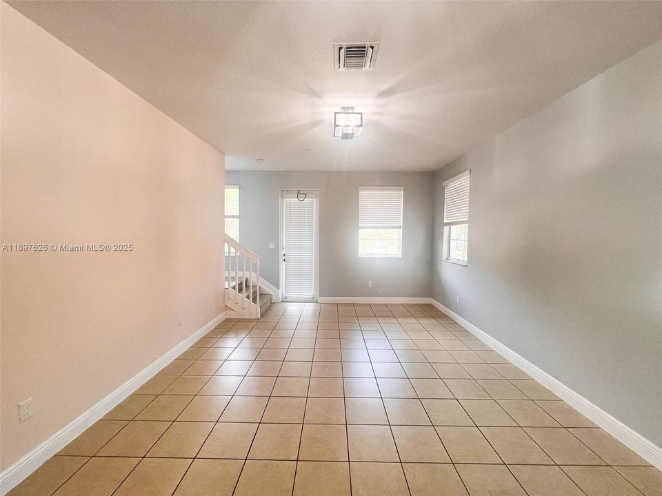 Recently Sold: $444,900 (3 beds, 3 baths, 1817 Square Feet)