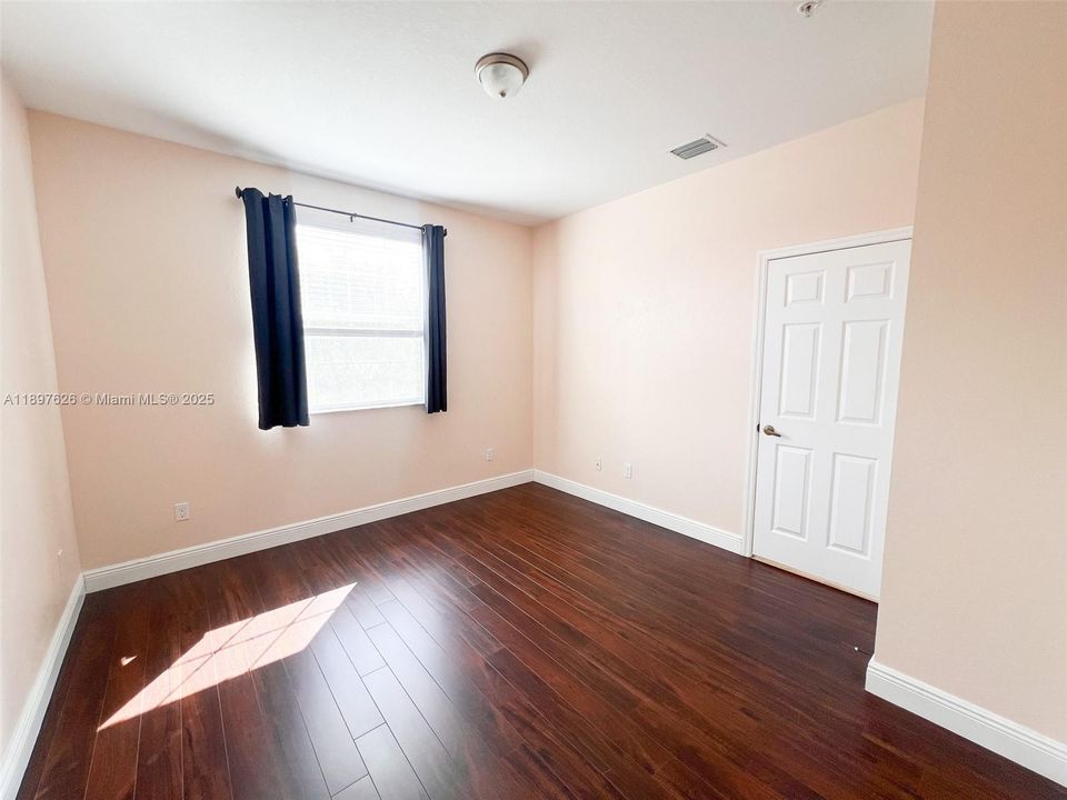 Recently Sold: $444,900 (3 beds, 3 baths, 1817 Square Feet)