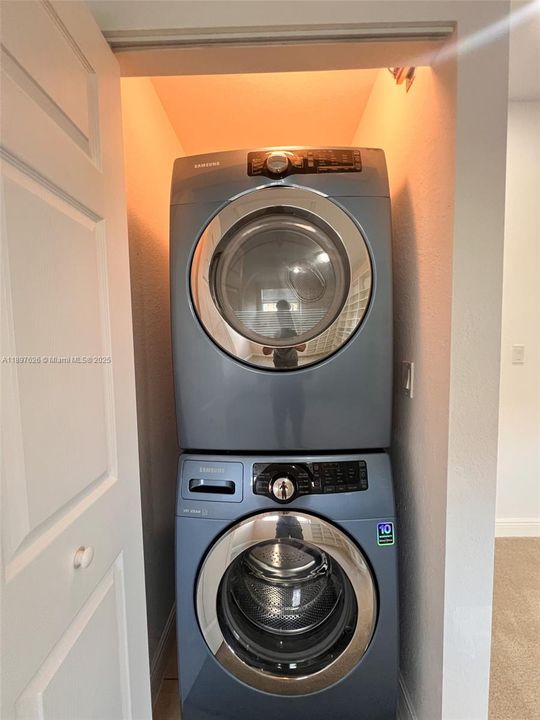 Recently Sold: $444,900 (3 beds, 3 baths, 1817 Square Feet)