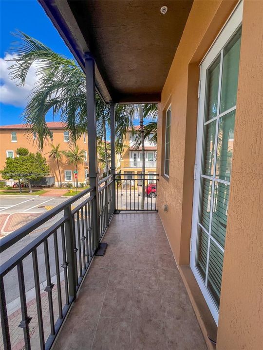 Recently Sold: $444,900 (3 beds, 3 baths, 1817 Square Feet)