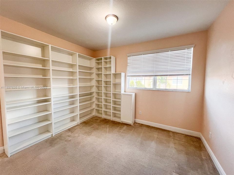 Recently Sold: $444,900 (3 beds, 3 baths, 1817 Square Feet)