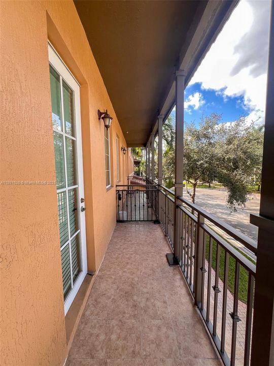 Recently Sold: $444,900 (3 beds, 3 baths, 1817 Square Feet)