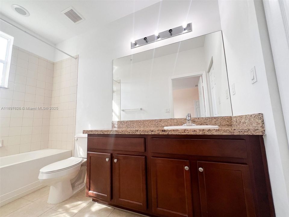 Recently Sold: $444,900 (3 beds, 3 baths, 1817 Square Feet)