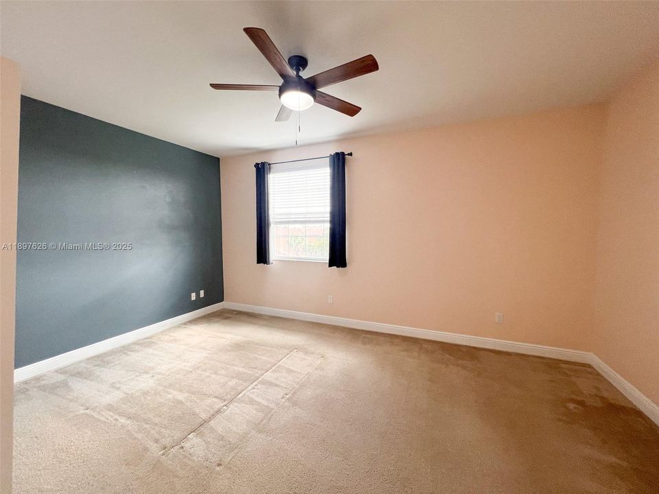 Recently Sold: $444,900 (3 beds, 3 baths, 1817 Square Feet)