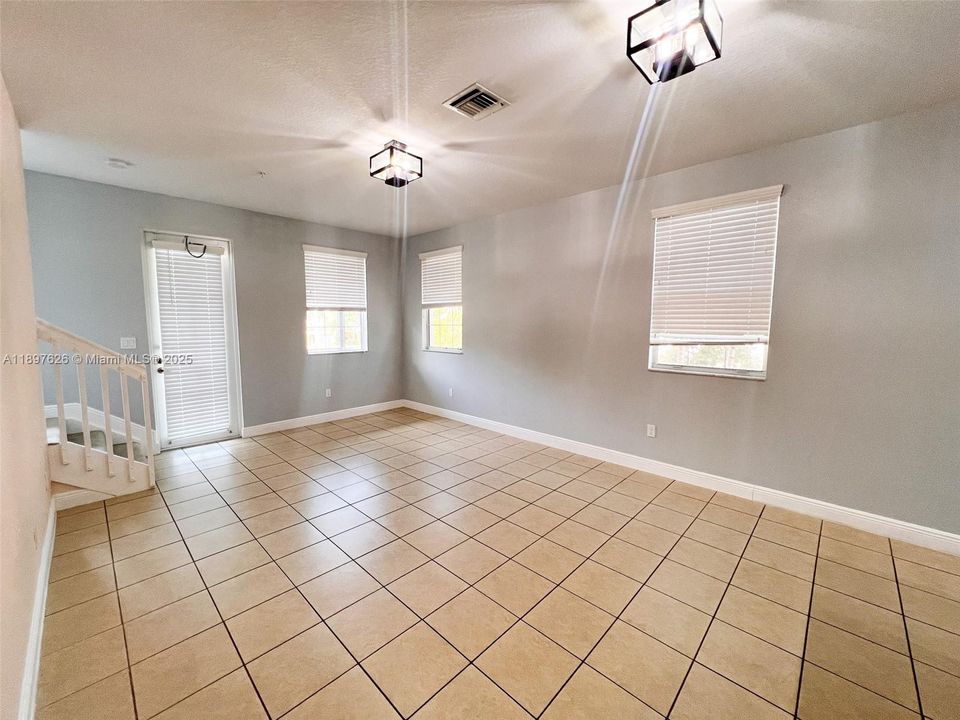 Recently Sold: $444,900 (3 beds, 3 baths, 1817 Square Feet)