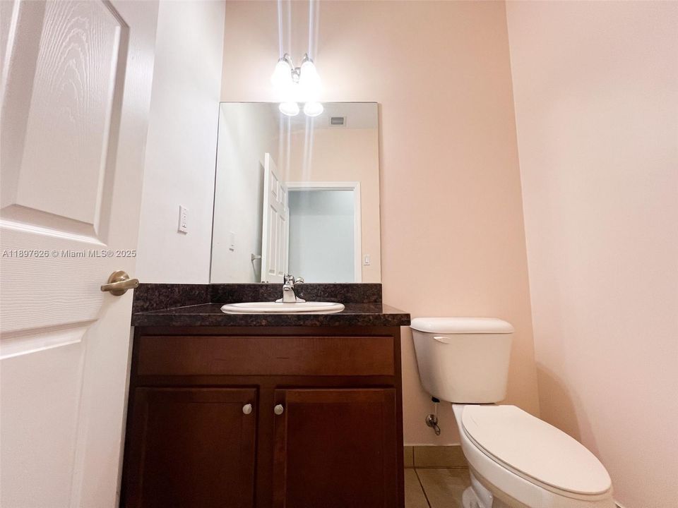 Recently Sold: $444,900 (3 beds, 3 baths, 1817 Square Feet)