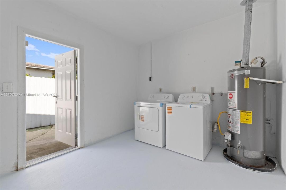 For Sale: $618,000 (3 beds, 2 baths, 1323 Square Feet)