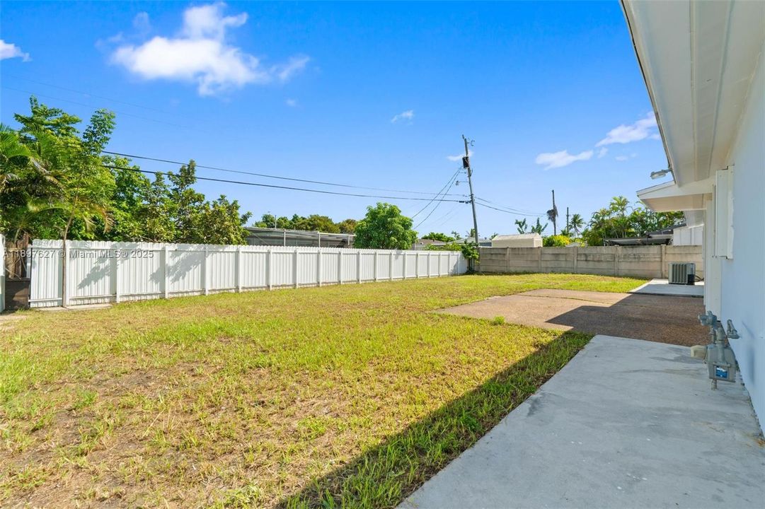 For Sale: $618,000 (3 beds, 2 baths, 1323 Square Feet)