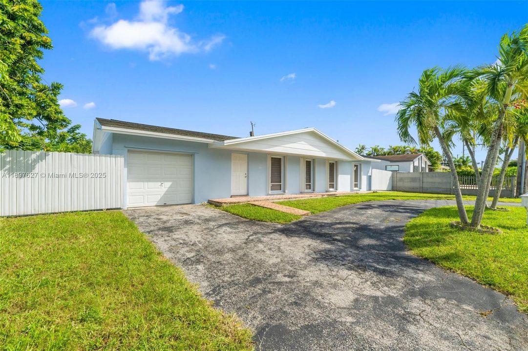 For Sale: $618,000 (3 beds, 2 baths, 1323 Square Feet)