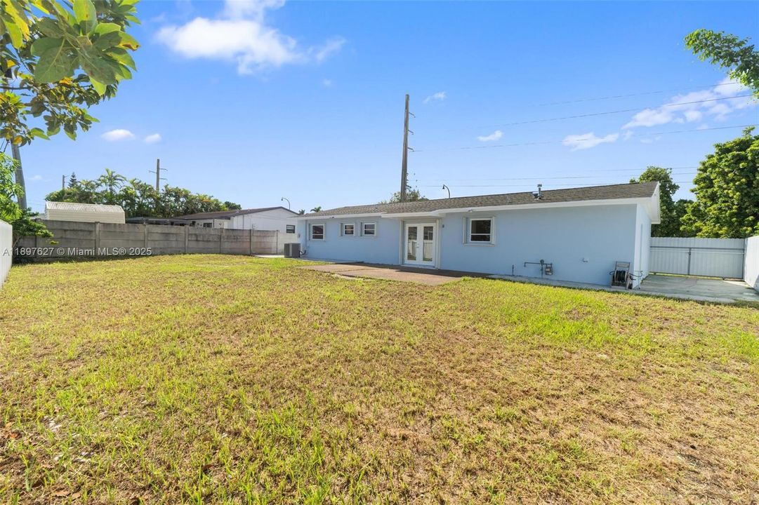 For Sale: $618,000 (3 beds, 2 baths, 1323 Square Feet)