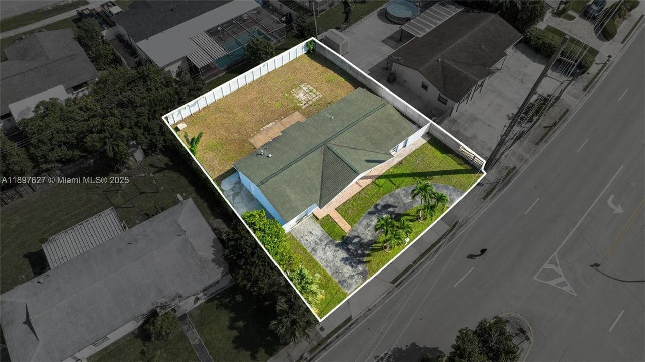 For Sale: $618,000 (3 beds, 2 baths, 1323 Square Feet)