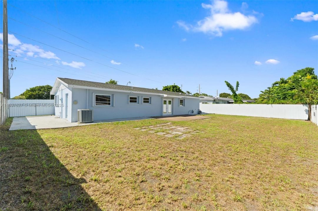 For Sale: $618,000 (3 beds, 2 baths, 1323 Square Feet)