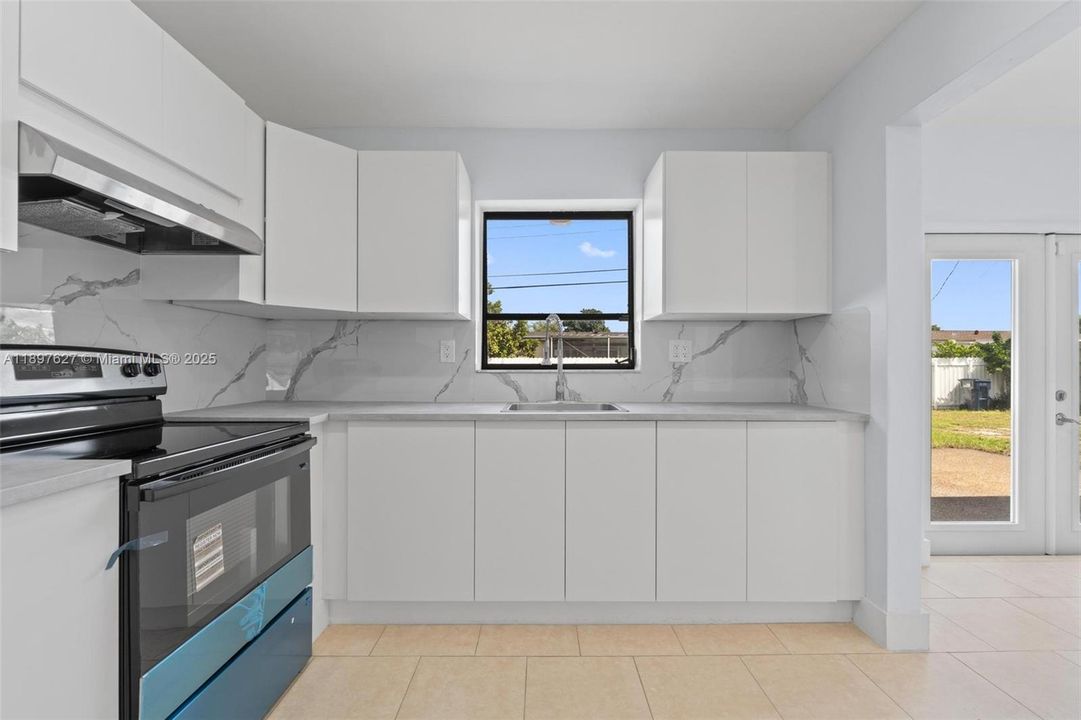 For Sale: $618,000 (3 beds, 2 baths, 1323 Square Feet)