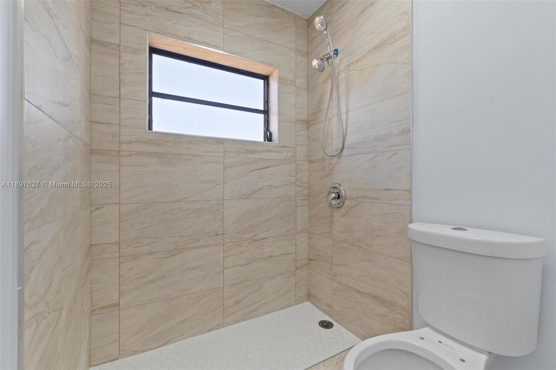 For Sale: $618,000 (3 beds, 2 baths, 1323 Square Feet)