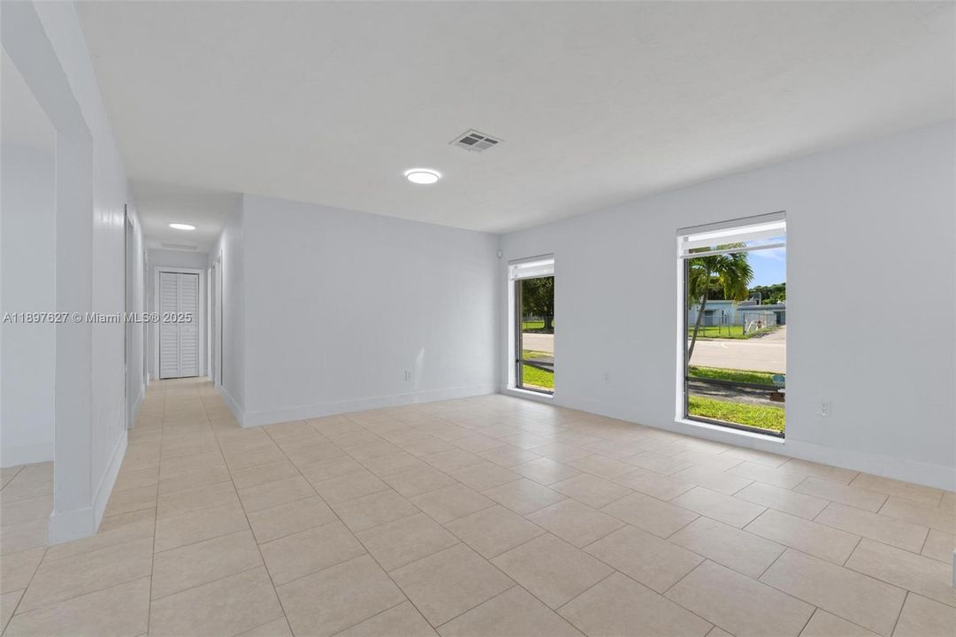 For Sale: $618,000 (3 beds, 2 baths, 1323 Square Feet)