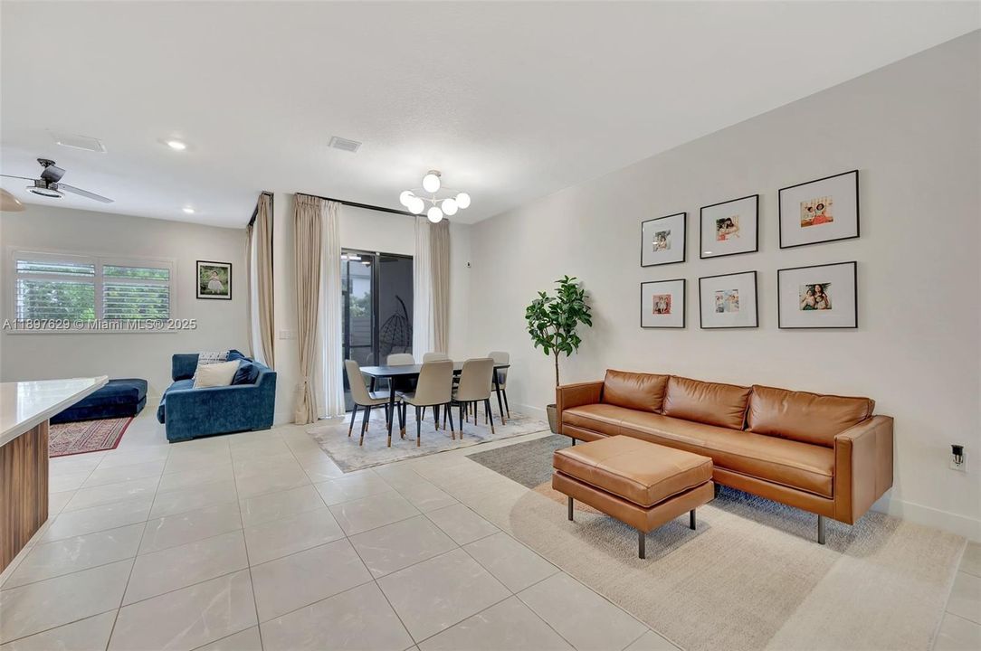 Недавно арендовано: $6,400 (3 спален, 2 ванн, 2382 Квадратных фут)