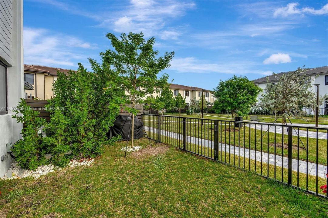 Недавно арендовано: $6,400 (3 спален, 2 ванн, 2382 Квадратных фут)