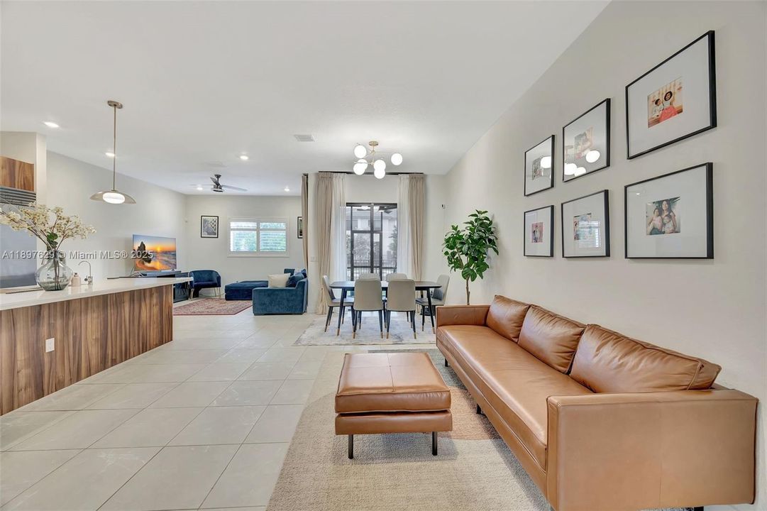 Недавно арендовано: $6,400 (3 спален, 2 ванн, 2382 Квадратных фут)