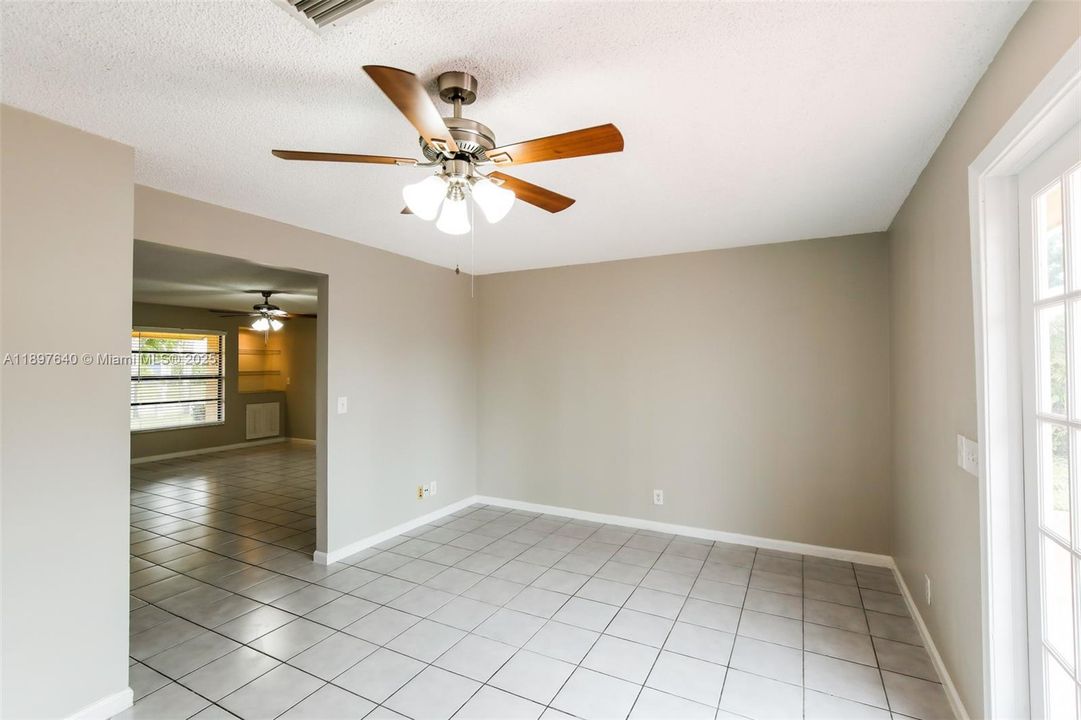 Недавно арендовано: $2,605 (3 спален, 2 ванн, 1620 Квадратных фут)