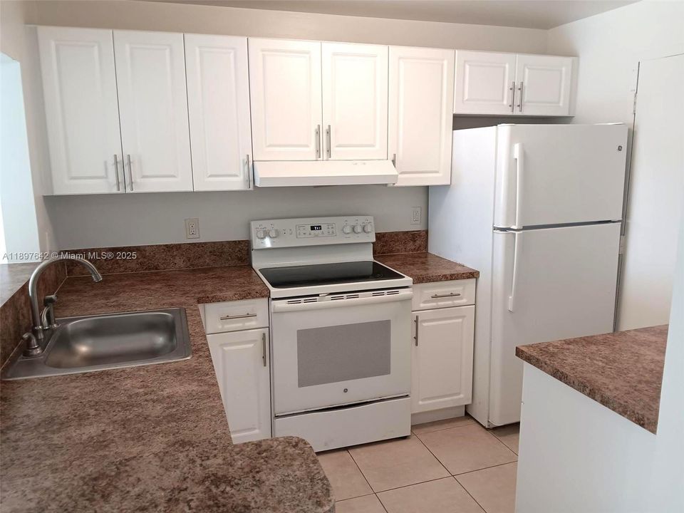 Recently Sold: $120,000 (1 beds, 1 baths, 880 Square Feet)