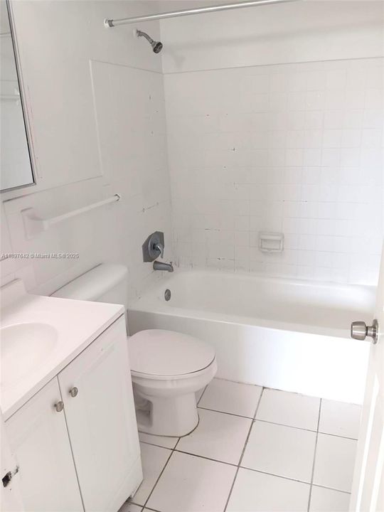 Recently Sold: $120,000 (1 beds, 1 baths, 880 Square Feet)