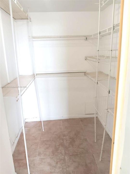 Recently Sold: $120,000 (1 beds, 1 baths, 880 Square Feet)