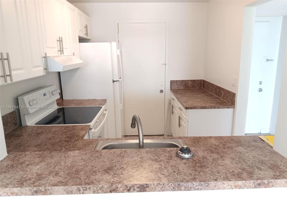 Recently Sold: $120,000 (1 beds, 1 baths, 880 Square Feet)