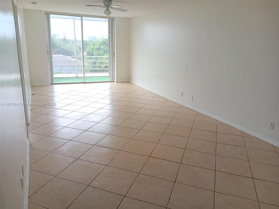 Recently Sold: $120,000 (1 beds, 1 baths, 880 Square Feet)