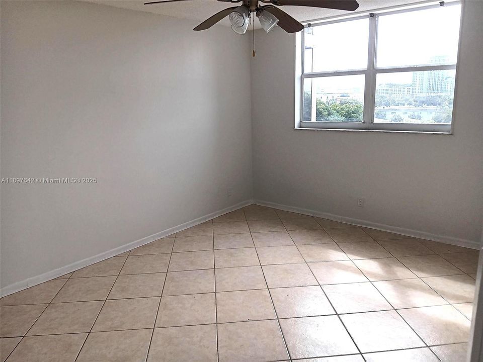 Recently Sold: $120,000 (1 beds, 1 baths, 880 Square Feet)