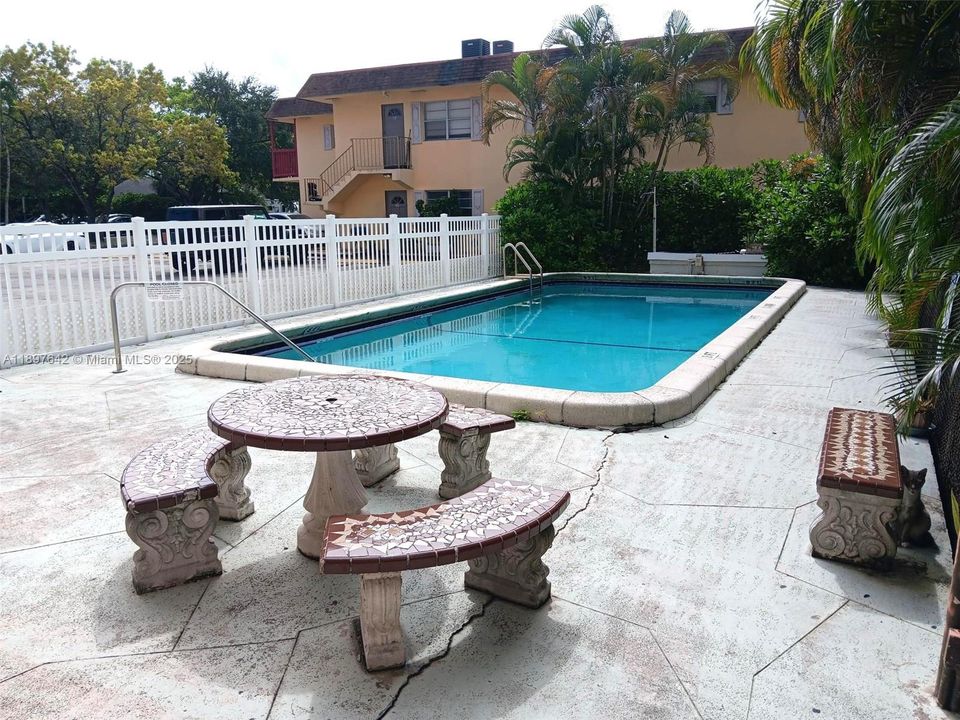 Recently Sold: $120,000 (1 beds, 1 baths, 880 Square Feet)