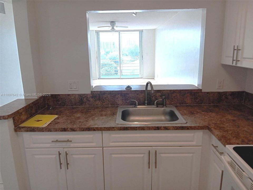 Recently Sold: $120,000 (1 beds, 1 baths, 880 Square Feet)